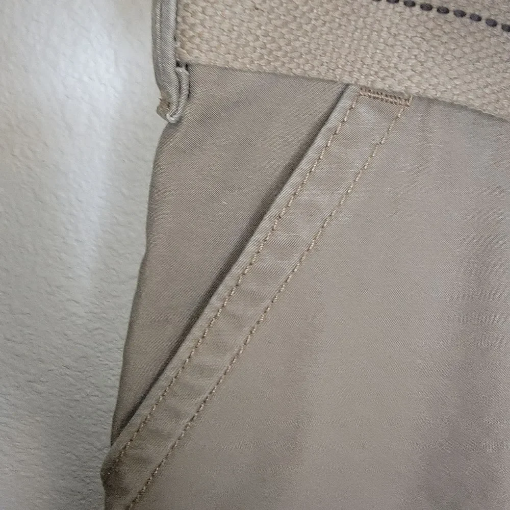 Levi's Men's khaki cargo shorts w/belt size 36